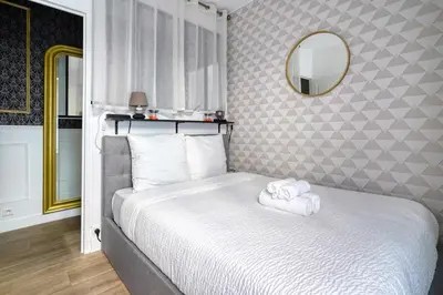 Un ou plusieurs lits dans un hébergement de l'établissement Cozy Apartment for 4 people Montorgueil-Grands Boulevards