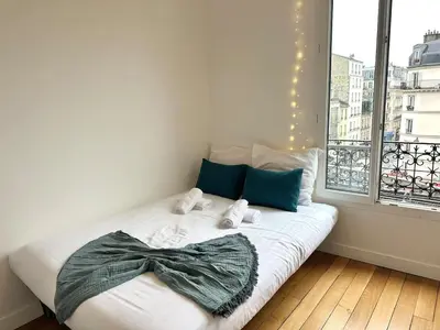 Un ou plusieurs lits dans un hébergement de l'établissement New 344 Suite Birds - Cosy Apartment Paris Center