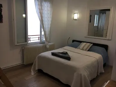 Un ou plusieurs lits dans un hébergement de l'établissement Small House in Belleville Paris