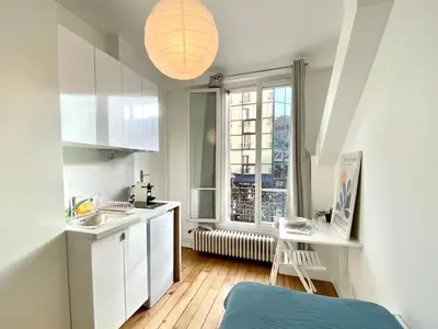 Cuisine ou kitchenette dans l'établissement 312 Suite Tour Eiffel -Cosy Apartment Paris Center