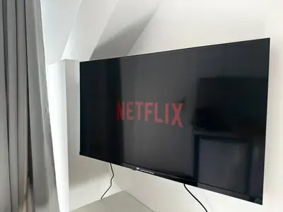 Télévision ou salle de divertissement dans l'établissement 312 Suite Tour Eiffel -Cosy Apartment Paris Center