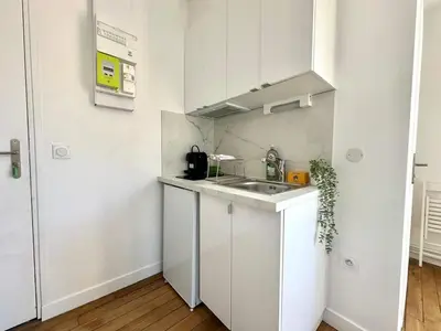 Cuisine ou kitchenette dans l'établissement 323 Suite Jack - Cosy Apartment Paris Center