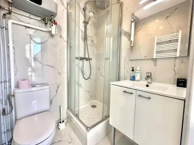 Salle de bains dans l'établissement 323 Suite Jack - Cosy Apartment Paris Center