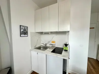 Cuisine ou kitchenette dans l'établissement 325 Suite Bardot - Cosy Apartment Paris Center