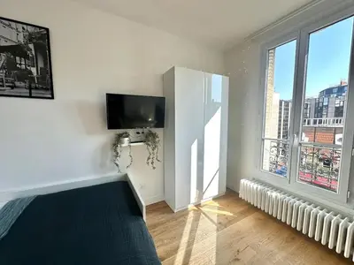 Télévision ou salle de divertissement dans l'établissement 331 Suite Isabelle Cosy Apartment Paris Center