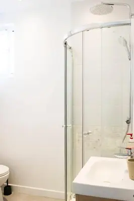 Salle de bains dans l'établissement Bright apartment near Paris