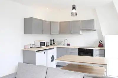 Cuisine ou kitchenette dans l'établissement Bright apartment near Paris