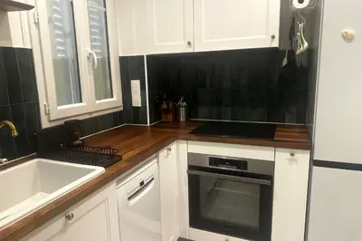 Cuisine ou kitchenette dans l'établissement Pleasant stay in the heart of Paris 4 people max