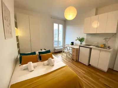 Cuisine ou kitchenette dans l'établissement 342 Suite Marceau - Cosy Apartment Paris Center