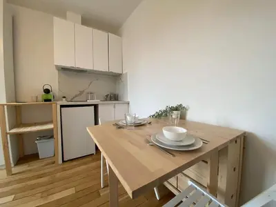 Cuisine ou kitchenette dans l'établissement 362 Suite Dean - Cosy Apartment Paris Center