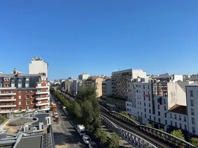 Vue générale sur Paris ou vue de la ville depuis l'appartement