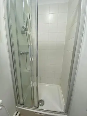 Salle de bains dans l'établissement 363 Suite Ana- Cosy Apartment Paris Center