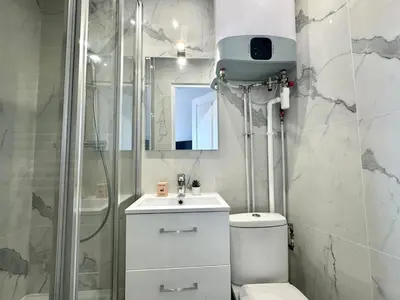 Salle de bains dans l'établissement 365 Suite Adjani - Cosy Apartment Paris Center