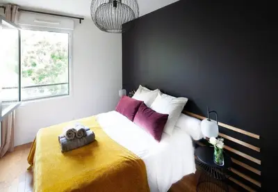 Un ou plusieurs lits dans un hébergement de l'établissement Bois-Colombes St Lazare 3 rooms Terrace