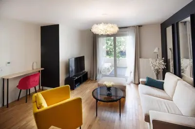 Coin salon dans l'établissement Bois-Colombes St Lazare 3 rooms Terrace