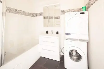 Salle de bains dans l'établissement Bois-Colombes St Lazare 3 rooms Terrace