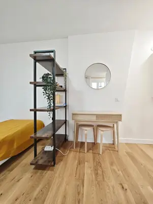 Un ou plusieurs lits dans un hébergement de l'établissement Seine 2-Min & Notre Dame Cozy Studio