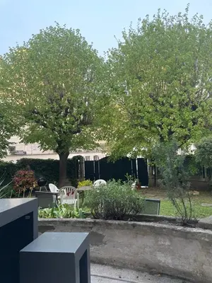 Jardin de l'établissement Country house in Paris!