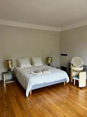 Un ou plusieurs lits dans un hébergement de l'établissement Country house in Paris!