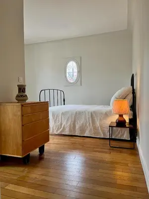 Un ou plusieurs lits dans un hébergement de l'établissement Country house in Paris!