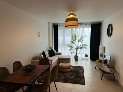 Coin salon dans l'établissement Spacious apartment