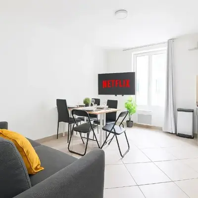 Eiffel Tower Heart of Paris 1BR-4P with NetFlix