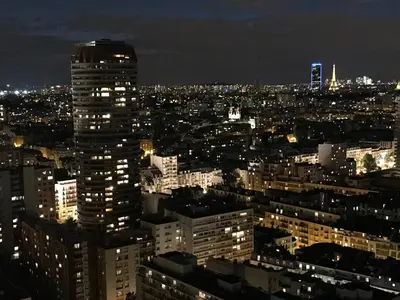 Vue générale sur Paris ou vue de la ville depuis l'appartement