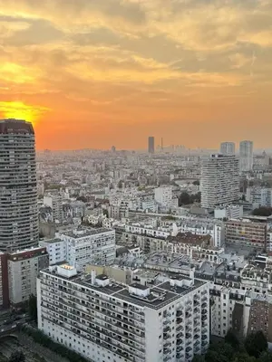 Vue générale sur Paris ou vue de la ville depuis l'appartement
