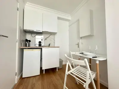 Cuisine ou kitchenette dans l'établissement New 135 Suite Victor - Cosy Apartment Paris Center