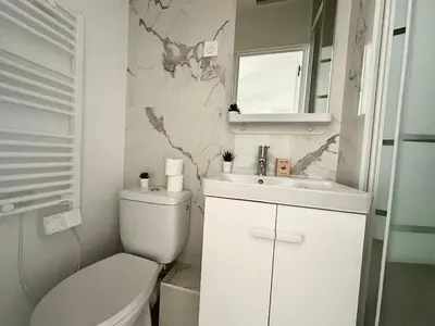Salle de bains dans l'établissement New 135 Suite Victor - Cosy Apartment Paris Center