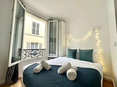 Un ou plusieurs lits dans un hébergement de l'établissement New 135 Suite Victor - Cosy Apartment Paris Center