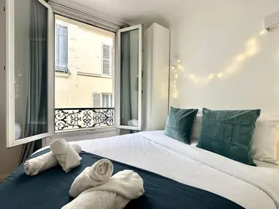 Un ou plusieurs lits dans un hébergement de l'établissement New 135 Suite Victor - Cosy Apartment Paris Center