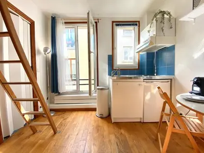 Cuisine ou kitchenette dans l'établissement New 137 Suite Yves - Cosy Apartment Paris Center