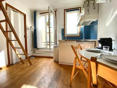 Cuisine ou kitchenette dans l'établissement New 137 Suite Yves - Cosy Apartment Paris Center