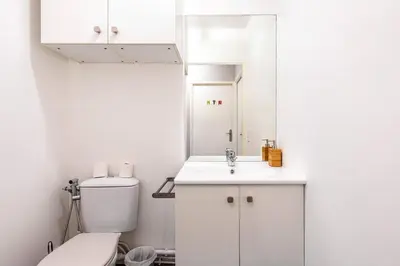 Salle de bains dans l'établissement GuestReady - Cosy flat with a view of Montmartre