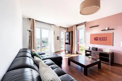Coin salon dans l'établissement GuestReady - Cosy flat with a view of Montmartre