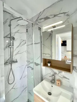 Salle de bains dans l'établissement New 147 Suite Tonton - Cosy Apartment Paris Center