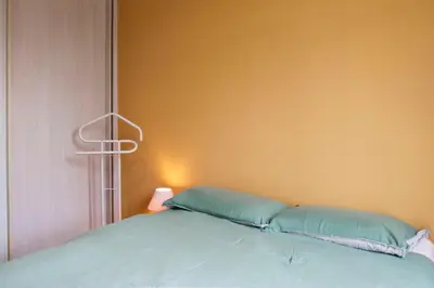 Un ou plusieurs lits dans un hébergement de l'établissement Pleasant bright apartment at the gates of Paris