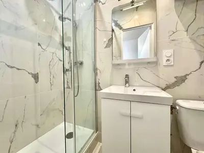 Salle de bains dans l'établissement New 414 Suite Grant - Cosy Apartement Paris Center