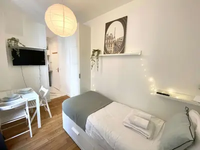 Un ou plusieurs lits dans un hébergement de l'établissement New 421 Suite Presley - Cosy Apartment Paris Center