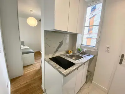 Cuisine ou kitchenette dans l'établissement New 421 Suite Presley - Cosy Apartment Paris Center