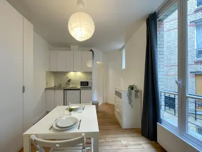 Cuisine ou kitchenette dans l'établissement New 422 Suite Louis - Cosy Apartment Paris Center