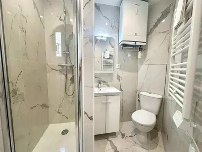 Salle de bains dans l'établissement New 432 Suite Monet - Cosy Apartment Paris Center