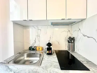 Cuisine ou kitchenette dans l'établissement New 438 Suite Jean - Cosy Apartment Paris Center
