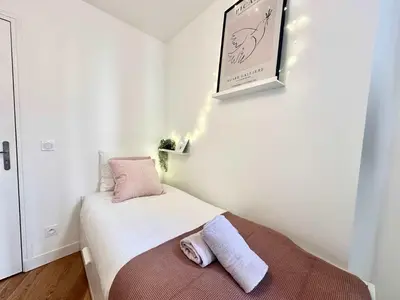 Un ou plusieurs lits dans un hébergement de l'établissement New 438 Suite Jean - Cosy Apartment Paris Center