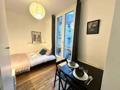Un ou plusieurs lits dans un hébergement de l'établissement New 441 Suite Matisse- Cosy Apartment Paris Center