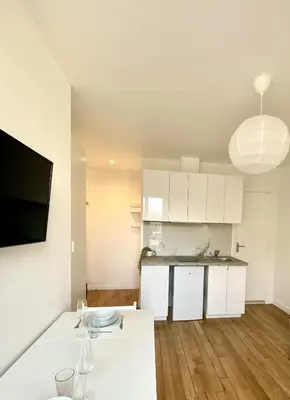 Cuisine ou kitchenette dans l'établissement New 447 Suite Welles - Cosy Apartment Paris Center