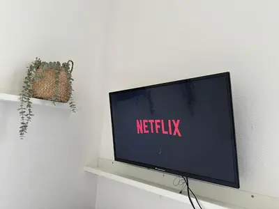 Télévision ou salle de divertissement dans l'établissement New 451 Suite Monroe - Cosy Apartment Paris Center
