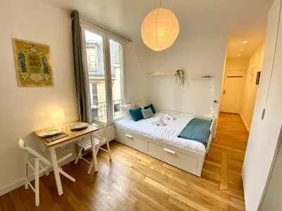 Un ou plusieurs lits dans un hébergement de l'établissement New 452 Suite Newman - Cosy Apartment Paris Center