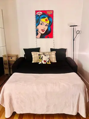 Un ou plusieurs lits dans un hébergement de l'établissement Studio Haut Haut de Gamme - Bain de lumière - Vue sur Paris